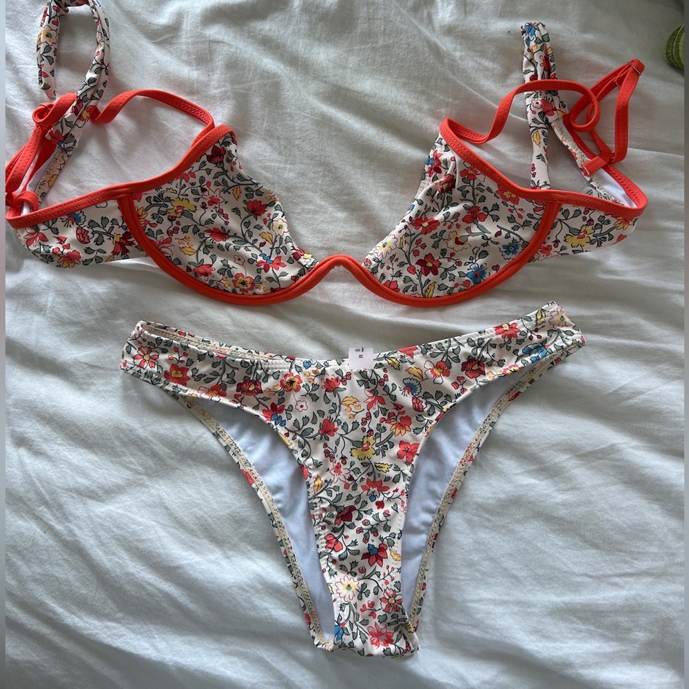 Never worn floral bikini set